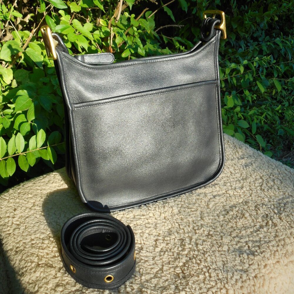 SOLD**Vintage Coach Legacy Zip 9966, EUC in Black